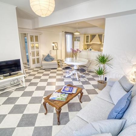 Stylish, Cozy 2-Bdr Flat In Andros Town By Explore Andros المظهر الخارجي الصورة