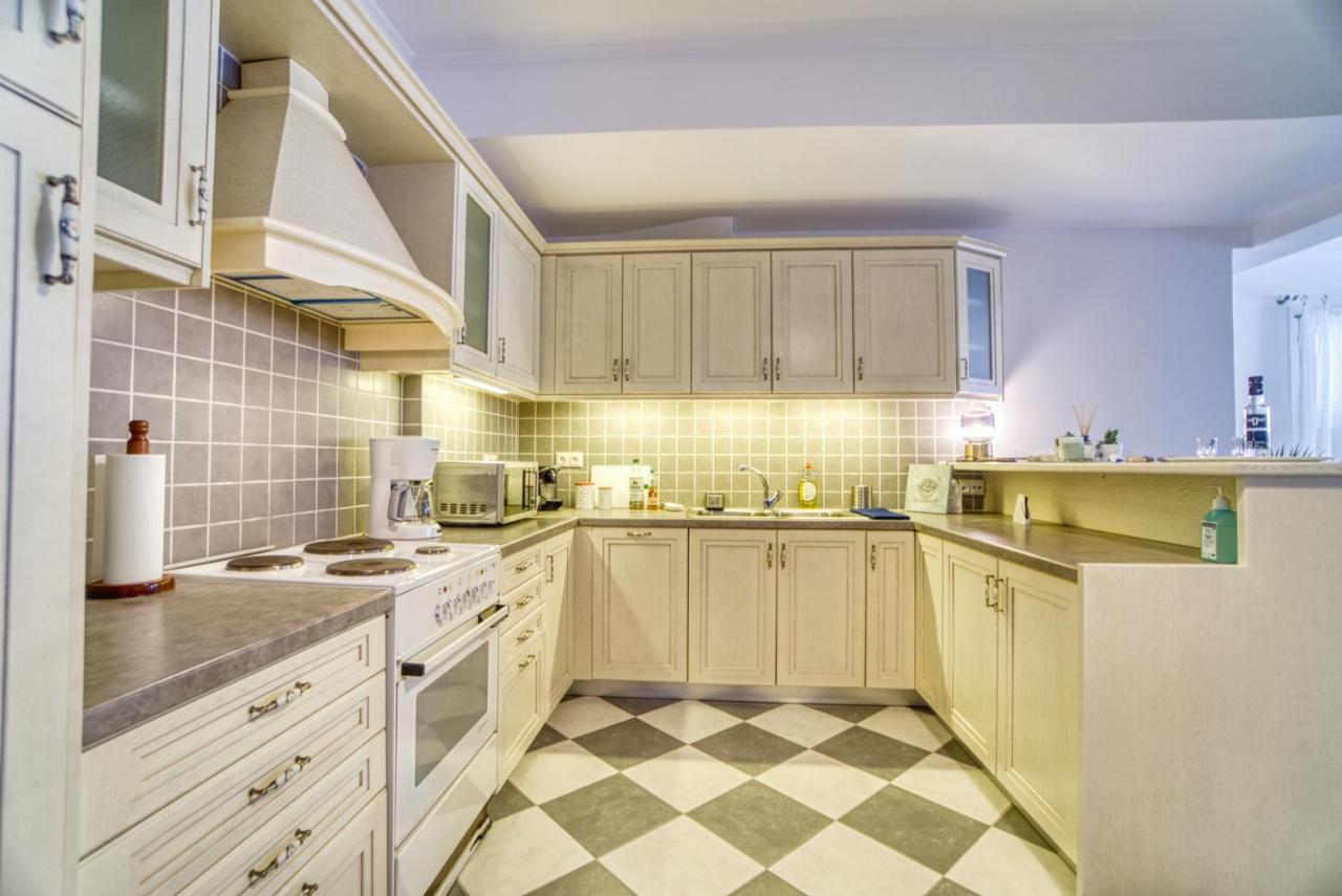 Stylish, Cozy 2-Bdr Flat In Andros Town By Explore Andros المظهر الخارجي الصورة