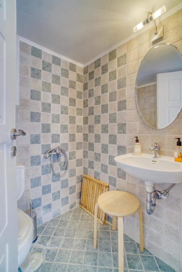 Stylish, Cozy 2-Bdr Flat In Andros Town By Explore Andros المظهر الخارجي الصورة