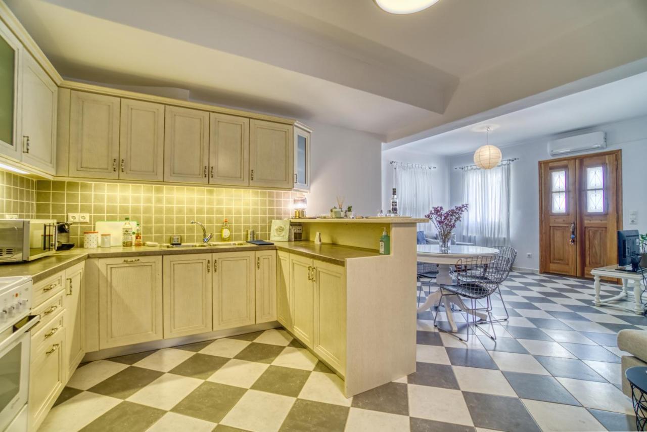 Stylish, Cozy 2-Bdr Flat In Andros Town By Explore Andros المظهر الخارجي الصورة